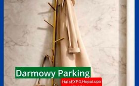 Apartament w Pobliżu Piotrkowskiej, Własny Parking, Parter, Bez Sąsiadów, Spokój i wygoda